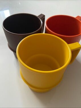 Tupperware stackable coffee mugs  in "harvest" colors